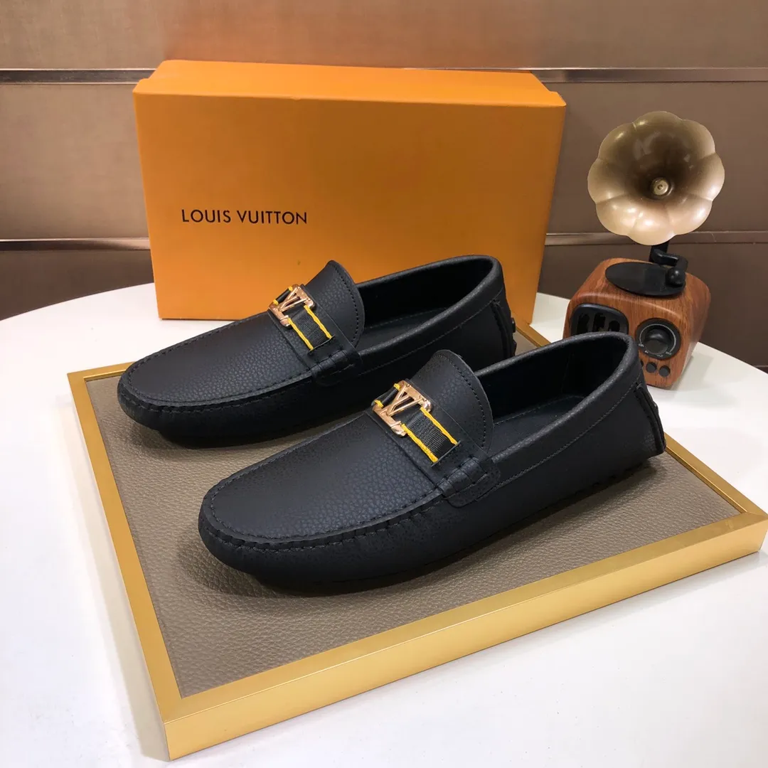 Men's men's shoes 💰420💰 [LV Doudou Shoes] (sheepskin lining) new model is on the market, available on the official website. The new Doudou shoes are processed into single-color materials, and the uppers are made of imported cowhide material. The body of the shoe is fully hemmed with mark thread, and is lined with imported original cowhide leather. The elegant shoe shape is super suitable for all-matching, and the size is 38-44.